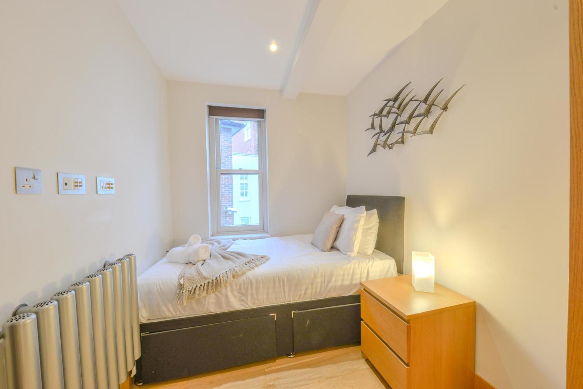 Central Two Bedroom Apartments St Albans By Central Stays Short Lets & Serviced Accommodation With Free Parking Buitenkant foto